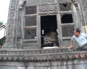 Temple entrance 10 - nandi.jpg